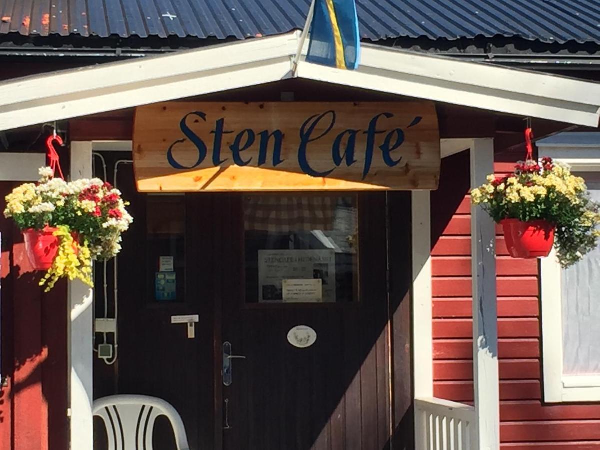 Stuga vid Hedenäsets stencafé Esterno foto