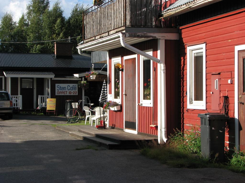 Stuga vid Hedenäsets stencafé Esterno foto