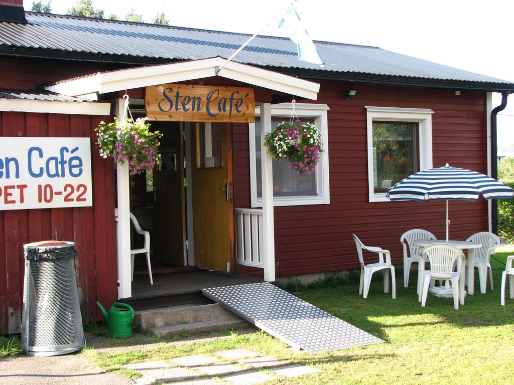 Stuga vid Hedenäsets stencafé Esterno foto