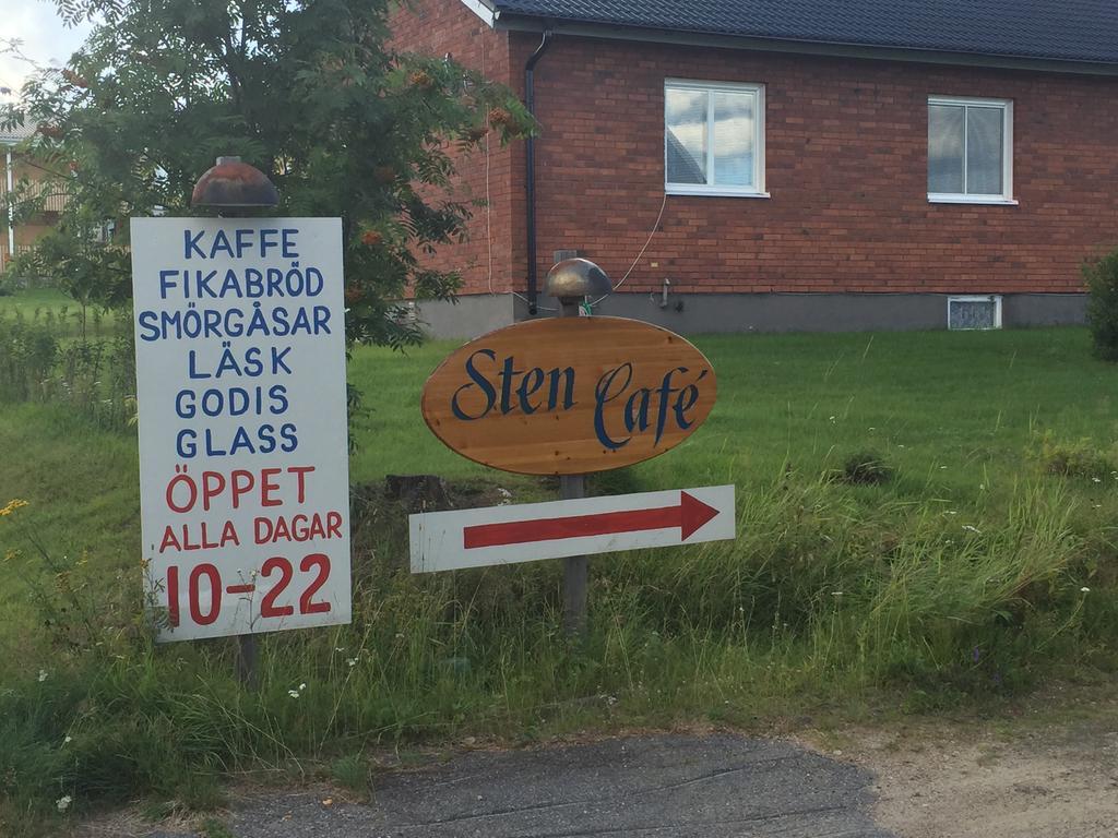 Stuga vid Hedenäsets stencafé Esterno foto